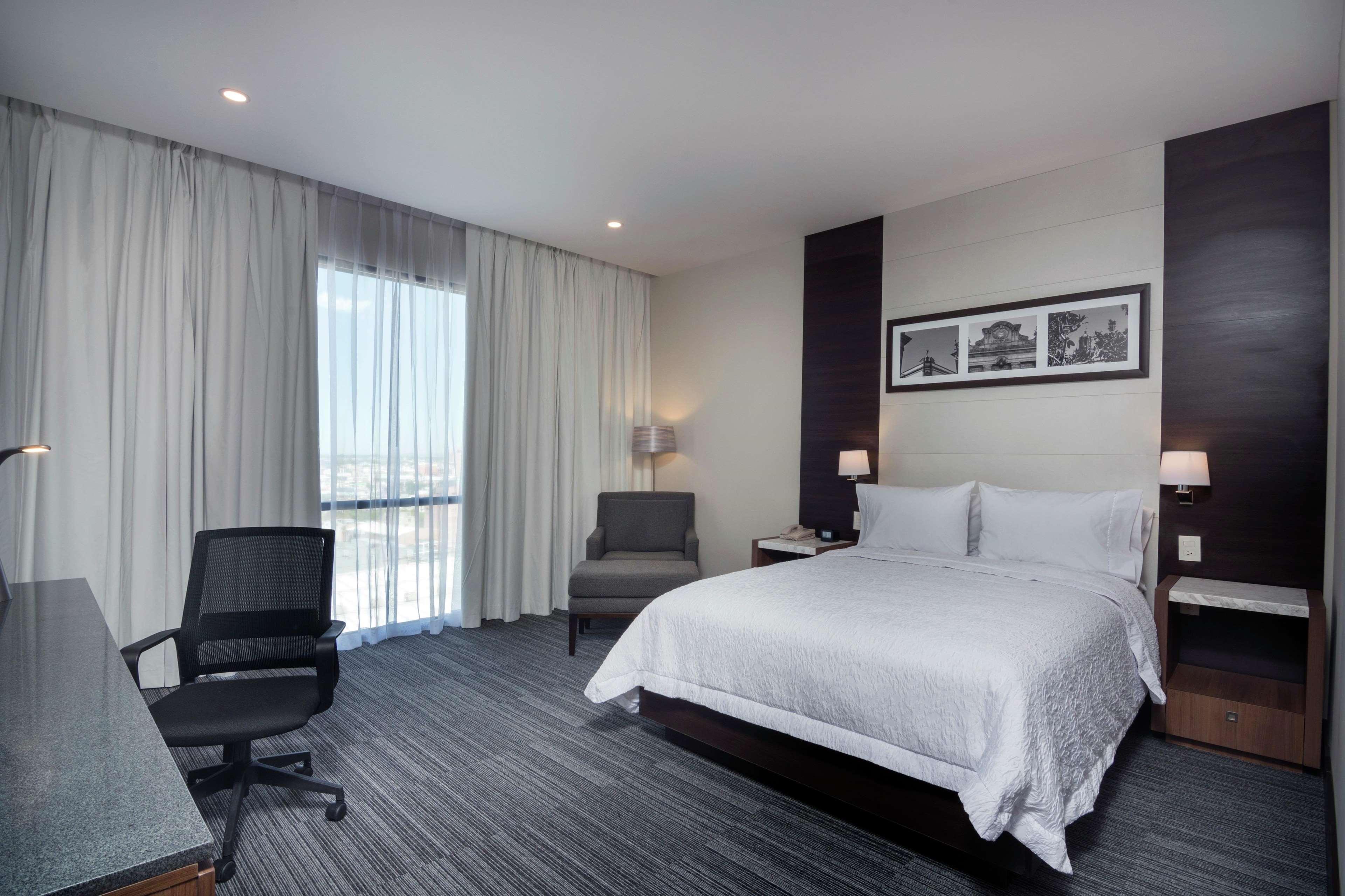 Hampton Inn And Suites San Luis Potosi Slp エクステリア 写真